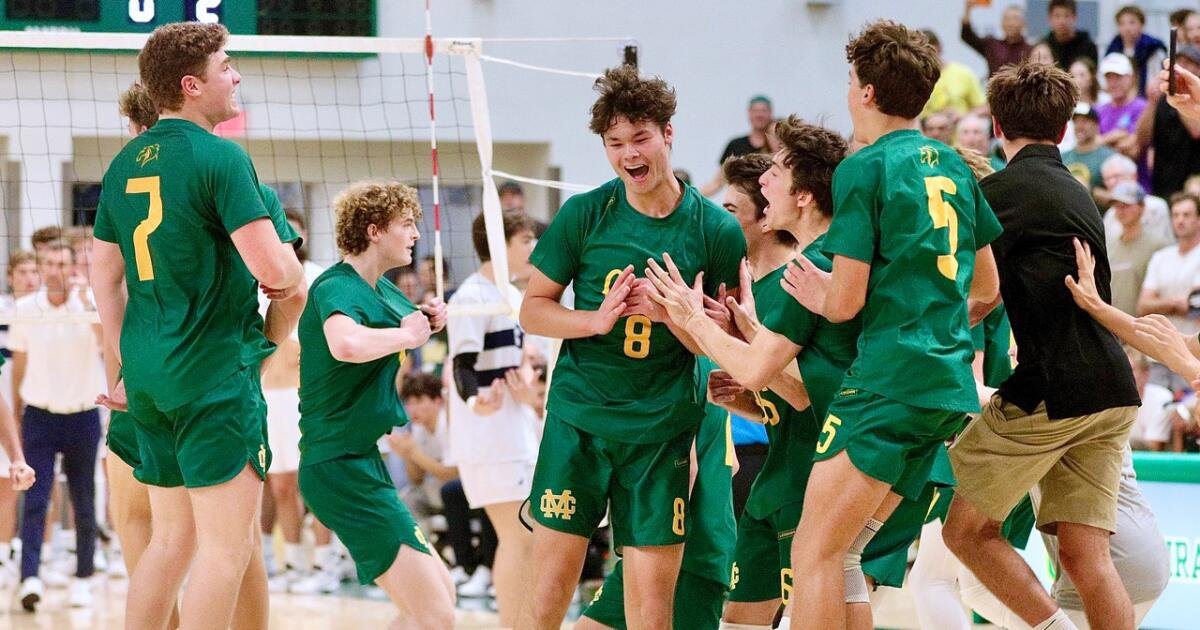 El voleibol masculino de Mira Costa derrota a su rival Loyola en un thriller