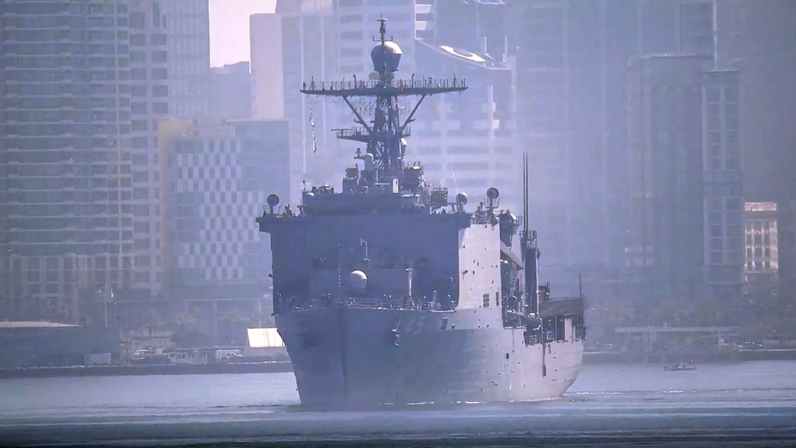 Es probable que 2.200 infantes de marina más y 3 barcos de la Armada se dirijan a Medio Oriente: funcionarios