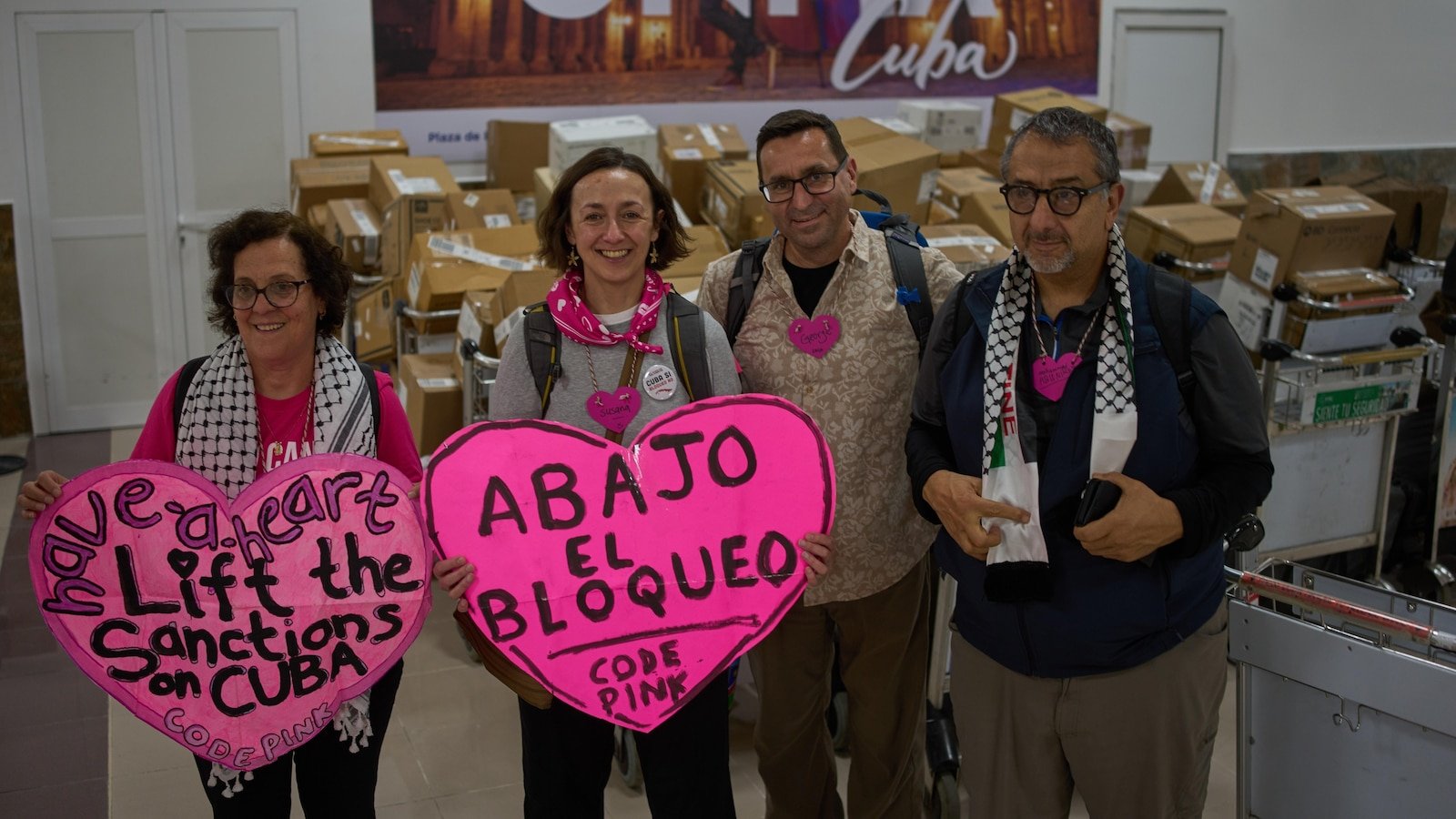 Toneladas de ayuda llegan a Cuba mientras un convoy humanitario llega a la conflictiva isla