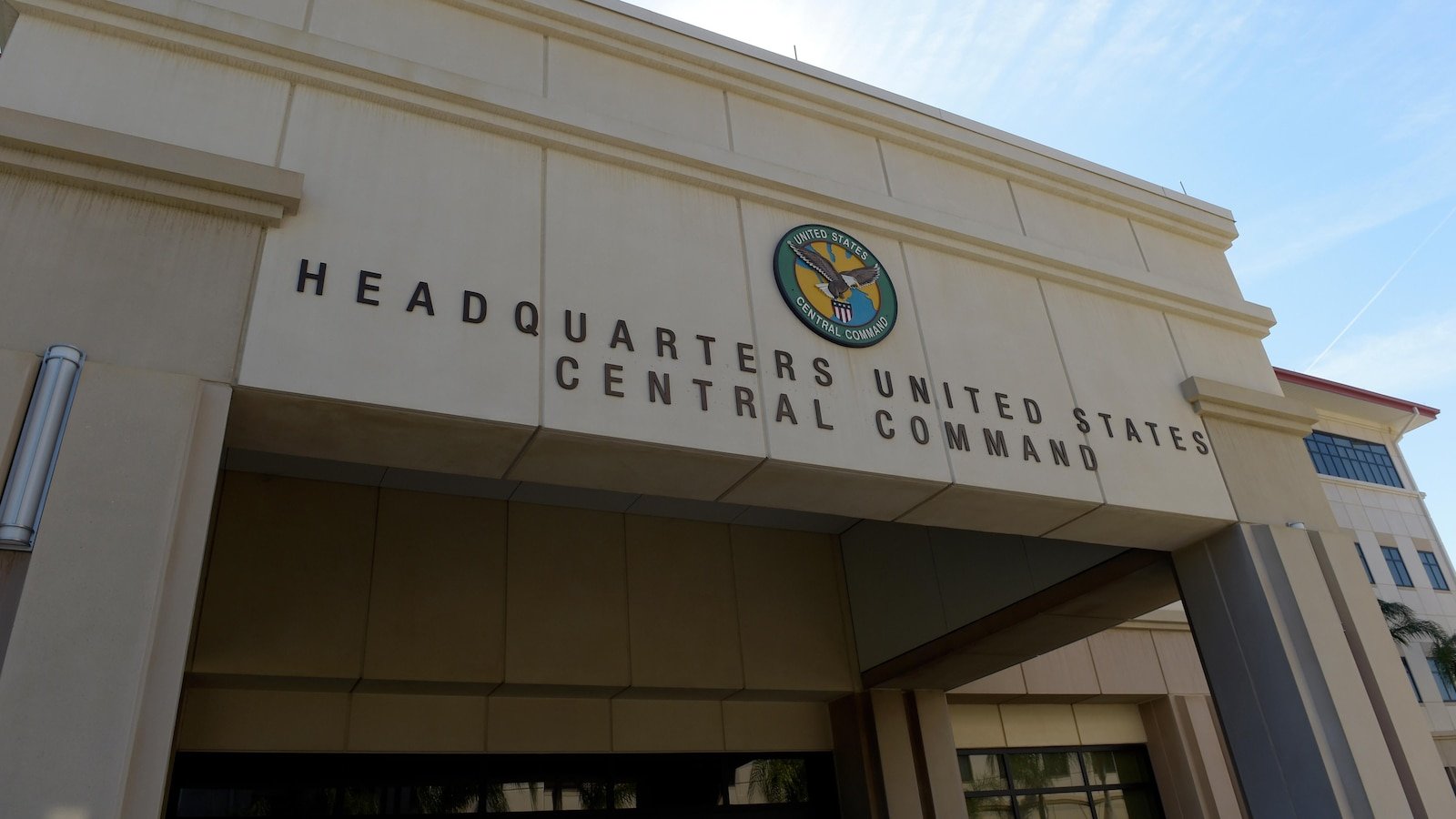 Hombre acusado de llamadas amenazantes a la base de la Fuerza Aérea de Florida