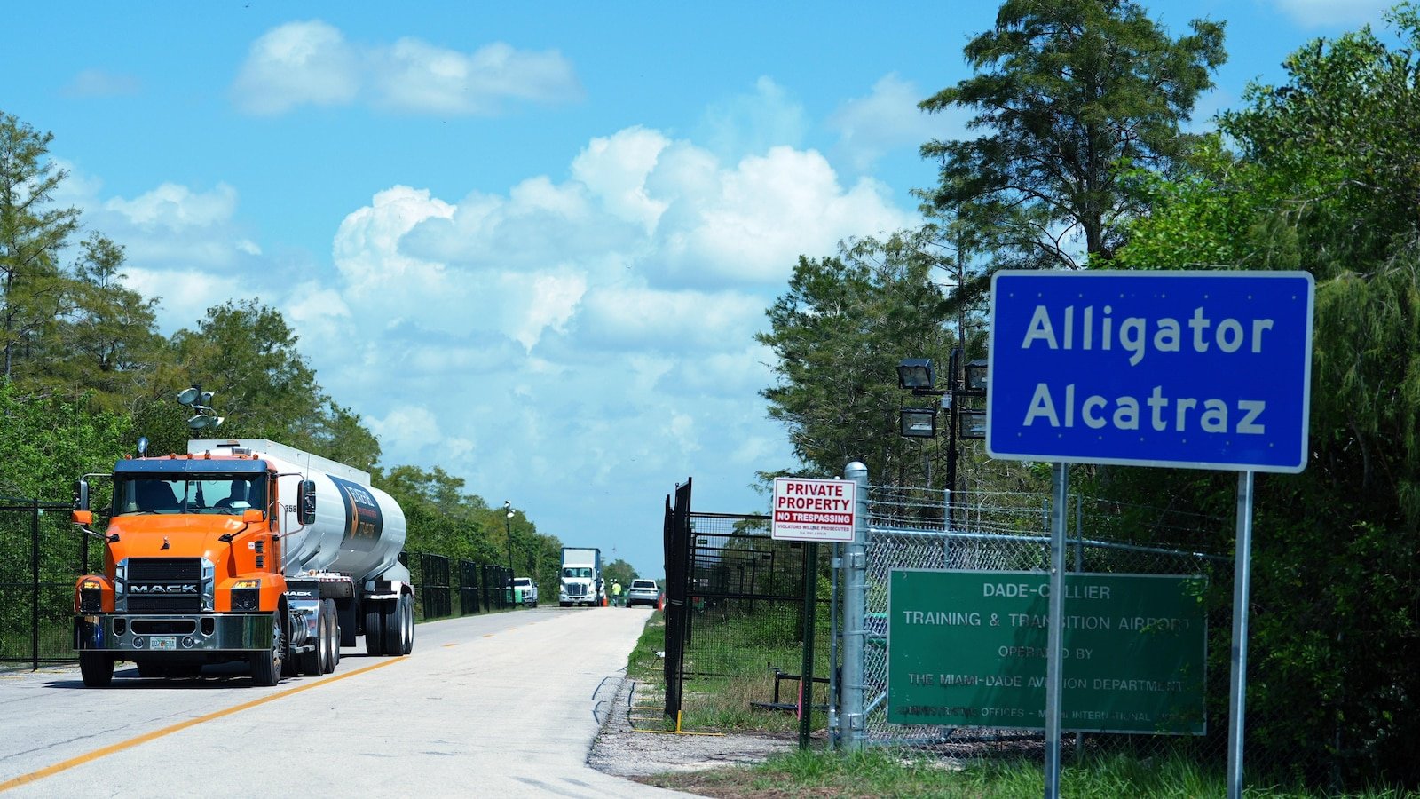 Juez ordena mejor acceso para abogados en Alligator Alcatraz de Florida