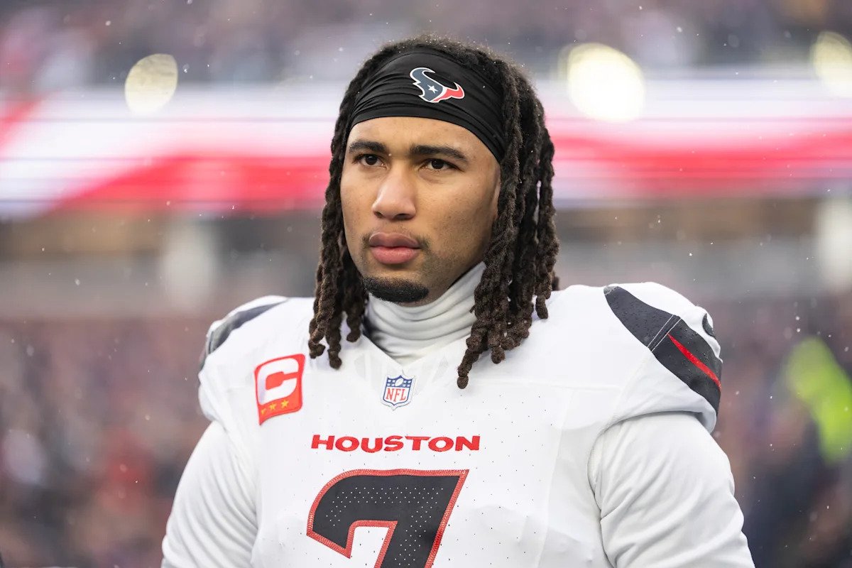 Los Texans ejercieron la opción de quinto año de 2027 sobre CJ Stroud después de perder ante los Patriots en los playoffs con 4 intercepciones.