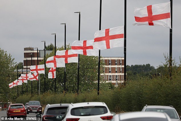 El consejo liberaldemócrata prohíbe a un grupo exhibir banderas de San Jorge porque su líder los acusa de “intimidar” a los residentes