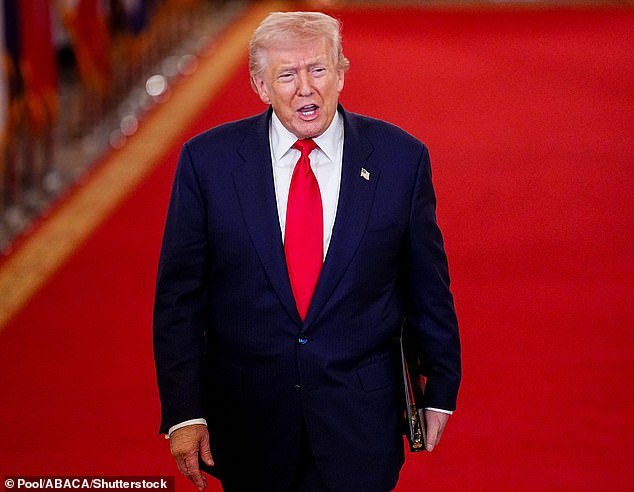 Donald Trump está tomando “medidas urgentes” para salvar los deportes universitarios mientras amenaza a las escuelas con financiación