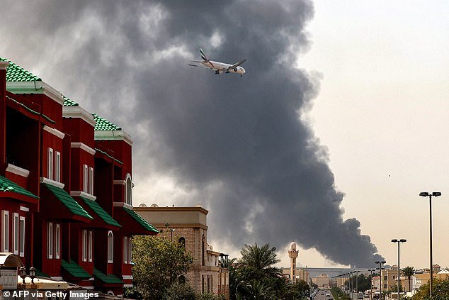 Las aerolíneas podrían quebrar en unas semanas en medio del caos en Medio Oriente con la caída de las reservas y el aumento de los precios del petróleo, advirtió el magnate multimillonario de los aviones de Dubai.