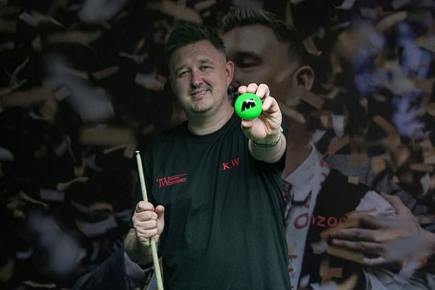 El Campeonato Mundial de Snooker ‘cambia la icónica bola blanca a NEON GREEN’… pero ¿es todo solo una broma del Día de los Inocentes de los patrocinadores?