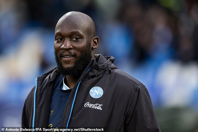 El Napoli está considerando tomar medidas disciplinarias después de que la ex estrella del Man United desapareciera por no presentarse al entrenamiento.