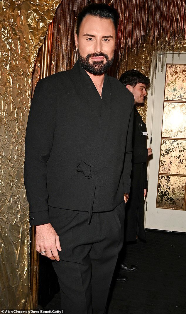 SARAH VINE: Es completamente obvio, pero todo es bastante extraño. Cuando miro a Rylan, a Bobby Norris – incluso a Clavicular – noto esta conexión inefable…