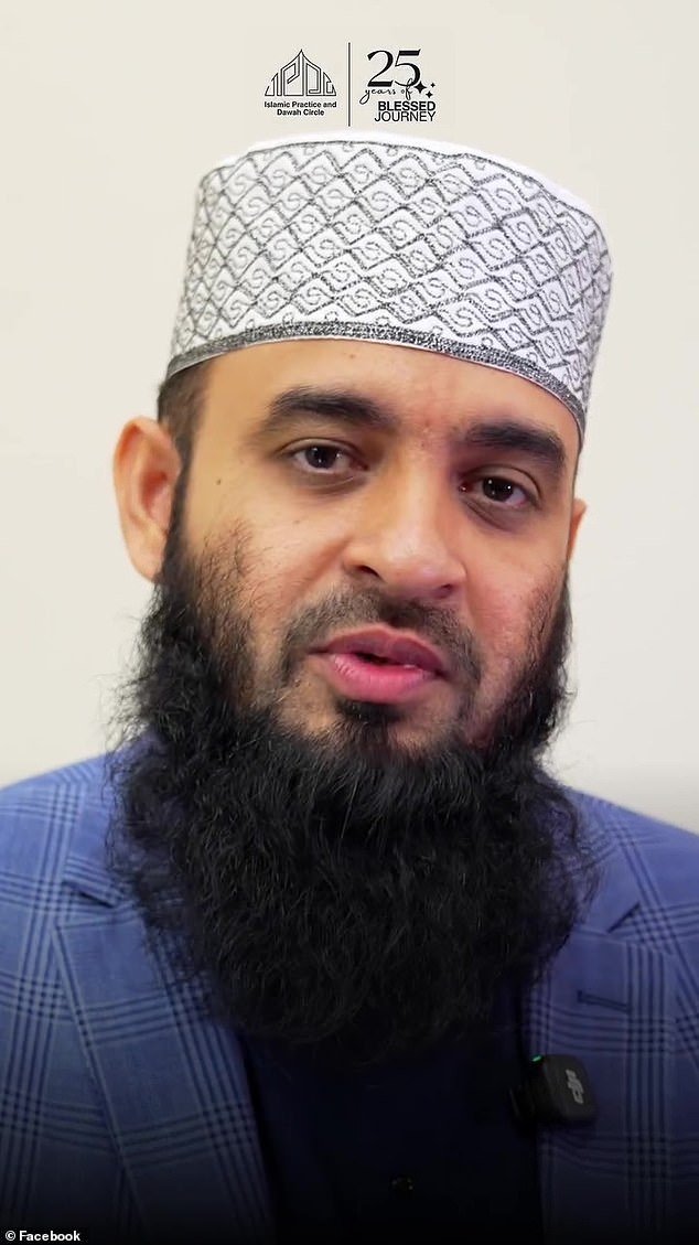 Tony Burke está enojado por la decisión de conceder un visado a un predicador islámico que calificó a Hitler de “castigo divino contra los judíos”.