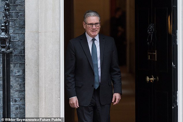 Starmer ‘debe preparar a Gran Bretaña para la crisis energética de guerra de Irán’: el gobierno está nervioso mientras los ministros restan importancia a la crisis que se avecina, mientras el primer ministro celebra una conferencia de prensa HOY