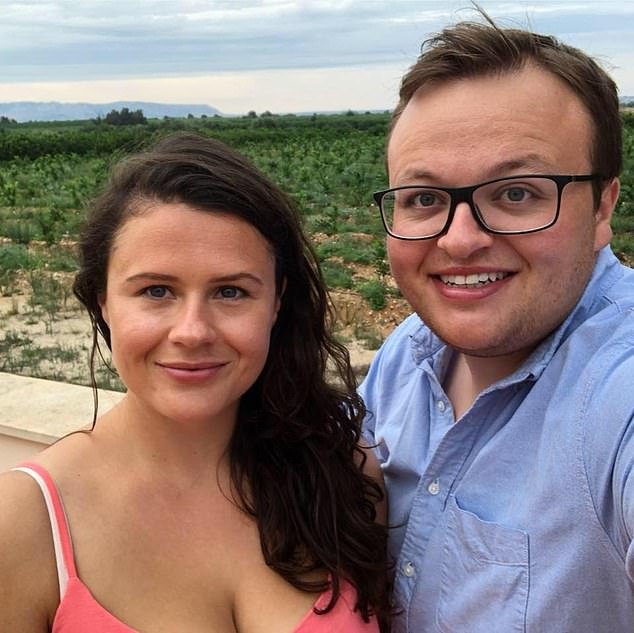 La esposa del parlamentario laborista del presunto espía de China ‘se comportó de manera inapropiada con DOS oficiales navales que trabajaban en submarinos nucleares ultrasecretos’