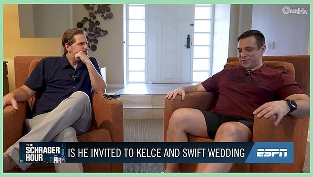 El gerente general de Anxious Chiefs se tambalea cuando lo molestan sobre los planes secretos de boda de Travis Kelce y Taylor Swift.