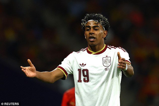 Lamine Yamal ataca a sus PROPIOS fanáticos después de los cánticos ‘racistas’ durante el amistoso de España contra Egipto: una estrella enojada de 18 años ataca a los fanáticos ‘ignorantes’ en un mordaz ataque público mientras comienza la investigación