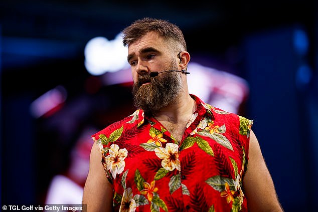 Los fanáticos de los deportes alientan a Jason Kelce mientras consigue otro nuevo papel televisivo en ESPN