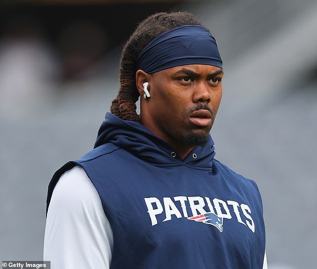 La estrella de la NFL que salvó la vida de un hombre sacándolo de un auto en llamas salva su carrera