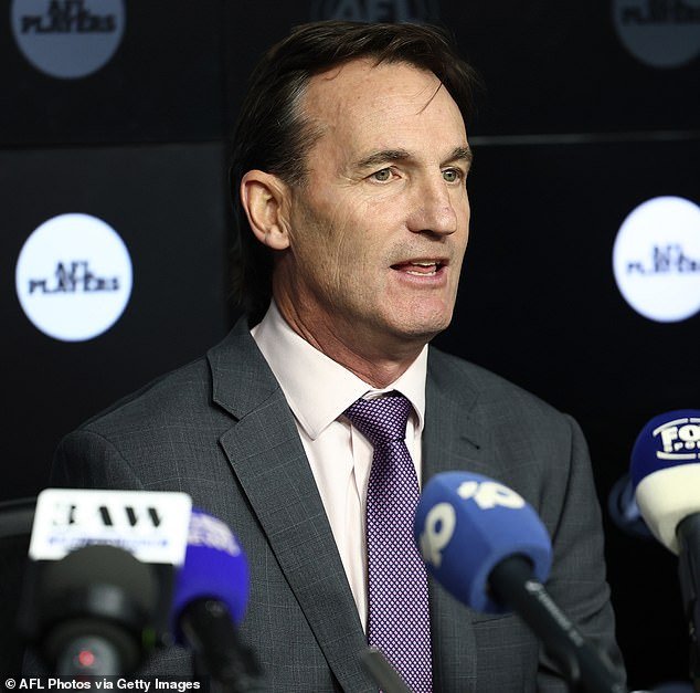 Revelado: Lo que está haciendo la AFL con respecto a la crisis del combustible: mientras los fanáticos sudan por los rumores de que la liga recuperará el odiado reinado de la pandemia de Covid