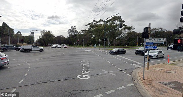 Una mujer muere tras ser atropellada por un autobús en un ‘horrible’ accidente