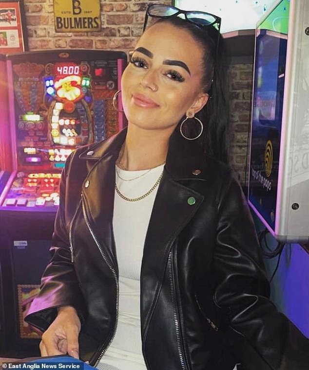 La esteticista de 22 años y su bebé por nacer murieron después de que el personal del hospital no comprobara si estaba embarazada durante cuatro visitas a la sala de emergencias, según una investigación.