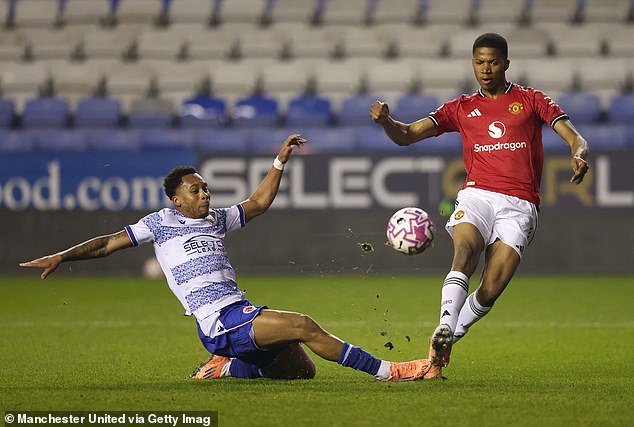 La evolución de Chido Obi en el Manchester United: cómo afronta el joven delantero la falta de minutos en el primer equipo, por qué algunos empleados tienen una mala opinión de él y por qué merece “reconocimiento” por su progreso