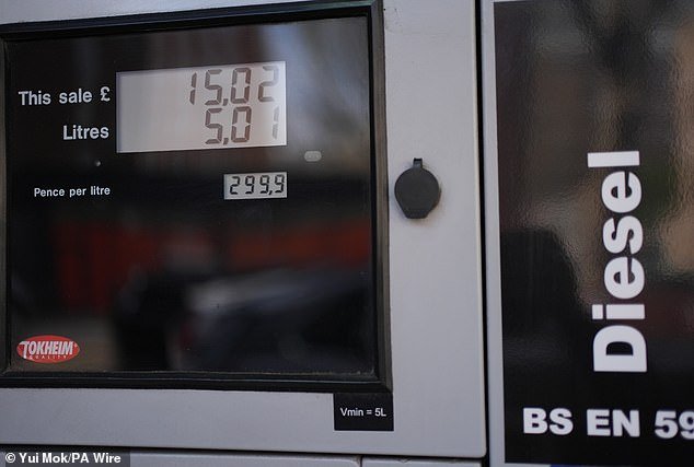 El aumento de los precios del combustible está despertando un nuevo interés en los vehículos eléctricos a medida que caen los costes de carga.