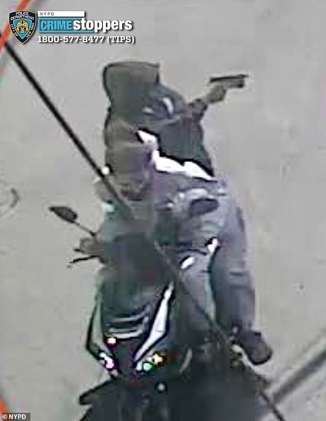 El joven de 21 años herido que se presentó en un hospital de Nueva York está acusado del asesinato a tiros de una niña que conmocionó a Estados Unidos