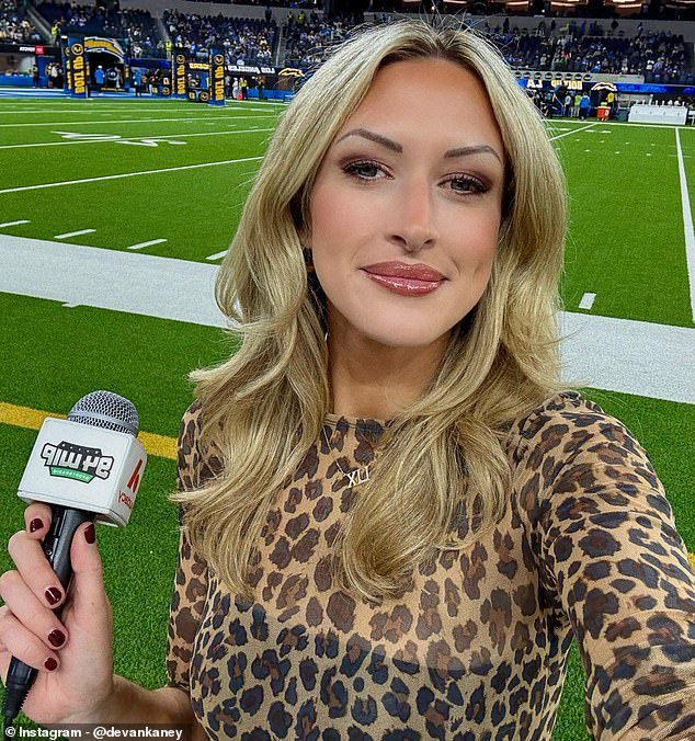 El glamoroso reportero de los Philadelphia Eagles es despedido sin ceremonias como parte de la última ronda de brutales recortes de empleo.