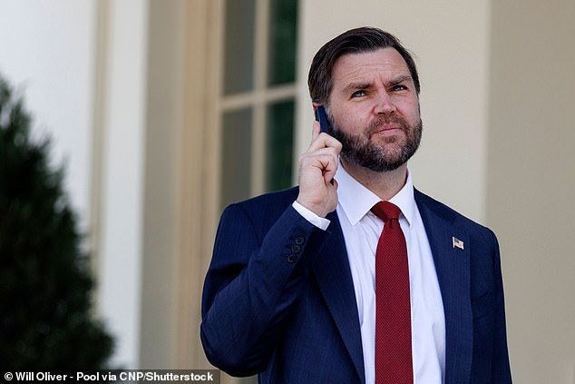 JD Vance lidera una lucha desesperada que dura toda la noche por un acuerdo de paz con Irán mientras Trump fija una fecha límite y advierte: “Voy a volar todo por los aires”