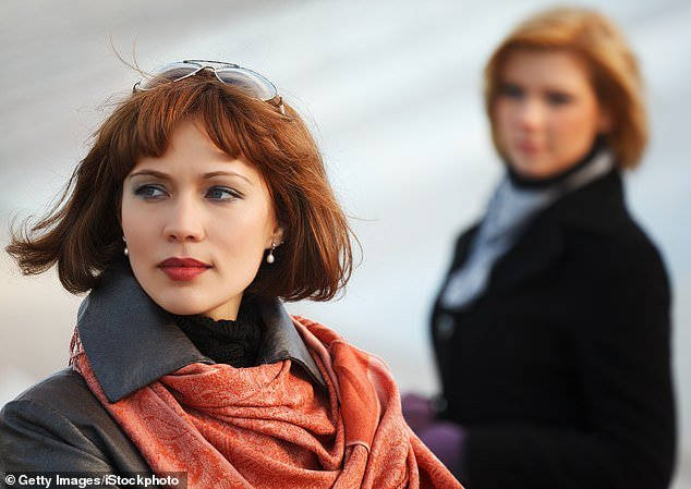 Saqué a mi hermana tóxica de mi vida hace cinco años. Bloqueé su número y me mudé sin decírselo. Mi marido dice que soy cruel… pero cuando escuches lo que me dijo entenderás por qué hice eso.