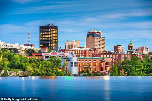 Terror cuando un hombre sin hogar de New Hampshire que sufre tuberculosis deambula por las calles de la ciudad, pero los agentes no pueden arrestarlo