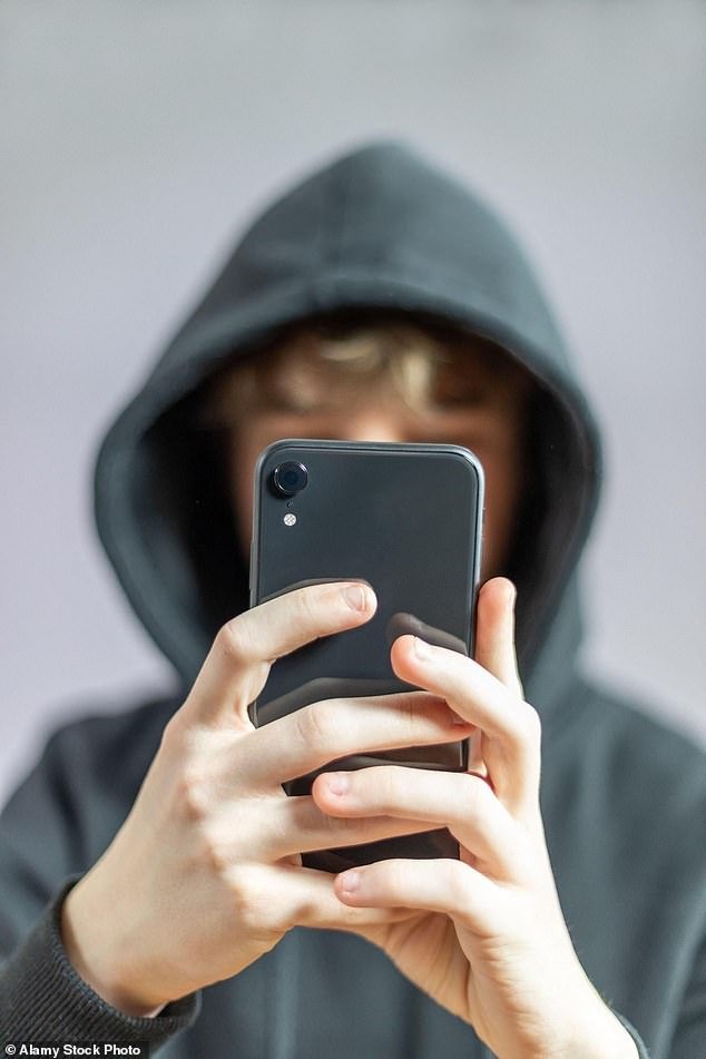 Ahora los estudiantes están utilizando la IA para “humillar” a los profesores en las aulas del Lejano Oeste de Escocia.