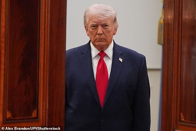 Trump pone a más miembros del gabinete en el tajo, mientras Pete Hegseth despide a dos oficiales más del ejército