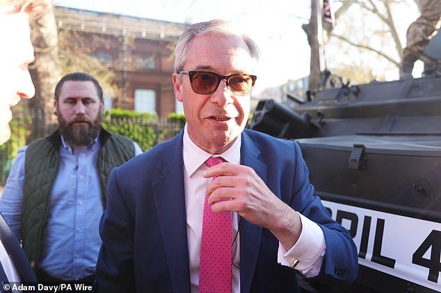 NIGEL FARAGE: Si recortamos los beneficios, PODEMOS darnos el lujo de cumplir esa promesa de pensión