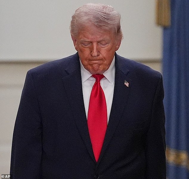 Los minoristas se enfrentan a la tormenta perfecta debido a la “Trumplation”, el aumento de los impuestos laborales y el aumento del salario mínimo: las ventas caen un ocho por ciento