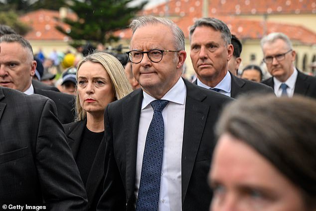 Indignación por la flagrante omisión de Albo en el mensaje de Pascua a los australianos: “Sólo una carta para la gente que os odia”