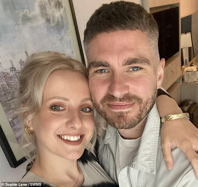 Una pareja que renueva su casa queda atónita después de hacer un descubrimiento que aumenta el valor de su casa en £70.000