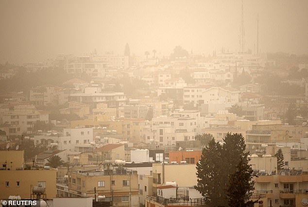 Una nube de polvo del Sahara cubre Chipre y provoca una alerta meteorológica roja después de envolver la cercana Creta