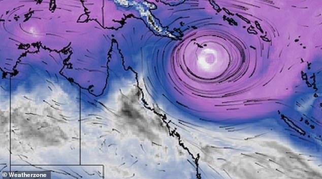 Prepárese para el impacto: la golpeada región turística se está preparando para OTRO ciclón potencial frente a la costa australiana