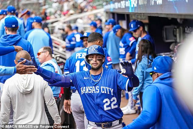 Novato de la MLB retirado de la alineación por un manager enojado después de un error impactante: “Hay algunas cosas que no pueden suceder… esa es una”