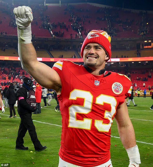 La estrella de los Chiefs casi fue cambiada a los New York Giants antes de aceptar un recorte salarial para quedarse en Kansas City.