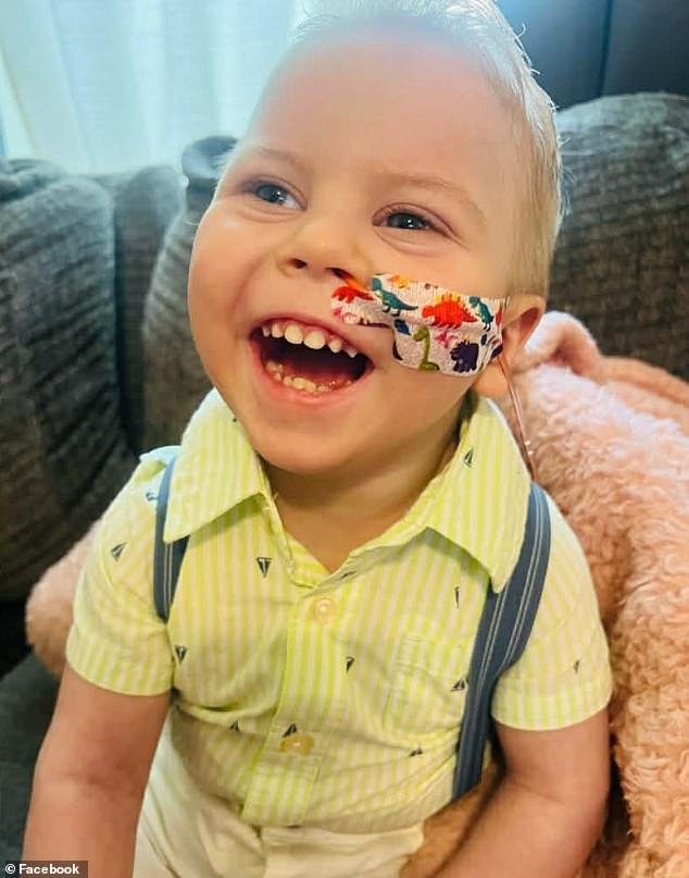 El mal es indescriptible: madre y novio dejaron morir a un adorable niño de 4 años con necesidades especiales en un armario debajo de las escaleras del sótano