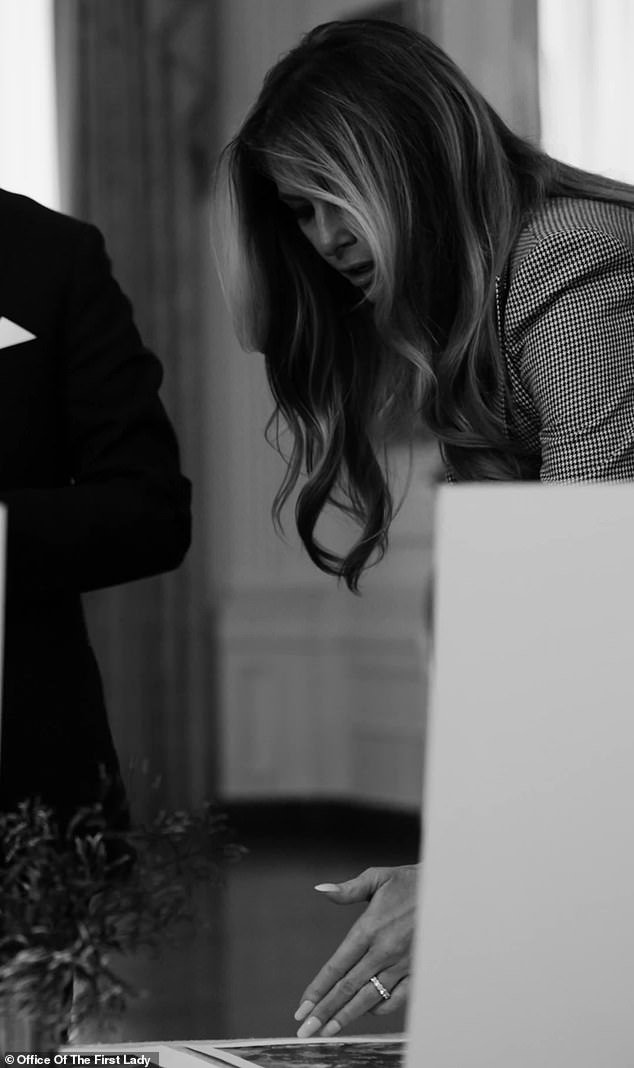 Melania se burla de la visita real con un raro video detrás de escena en la Casa Blanca