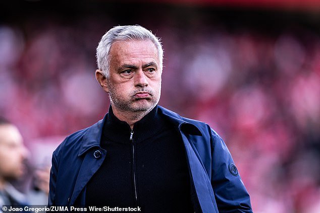 José Mourinho “promocionaría” al Man United si regresara, pero “ningún entrenador establecido” querrá venir este verano, advierte la leyenda del club.