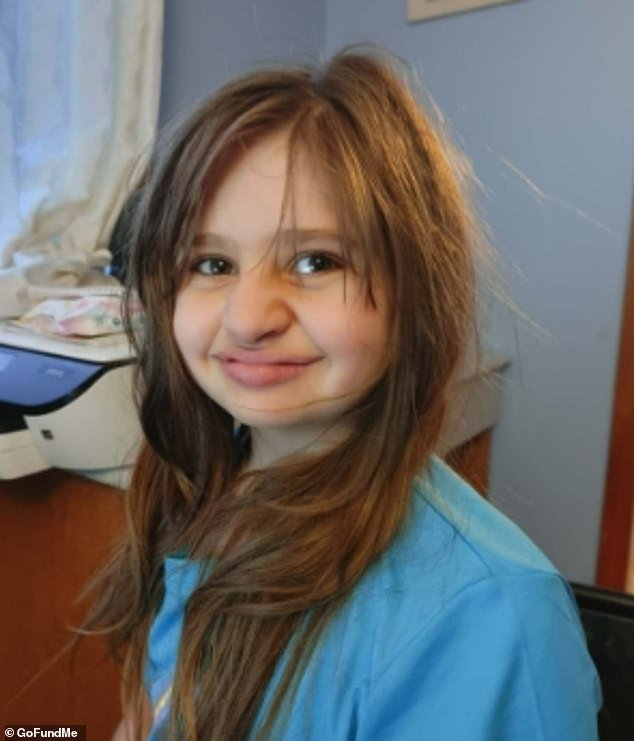 Una niña vulnerable de 12 años fue abusada sexualmente por su padrastro poco antes de ser encontrada muerta en su habitación junto a pastillas, dice la policía.