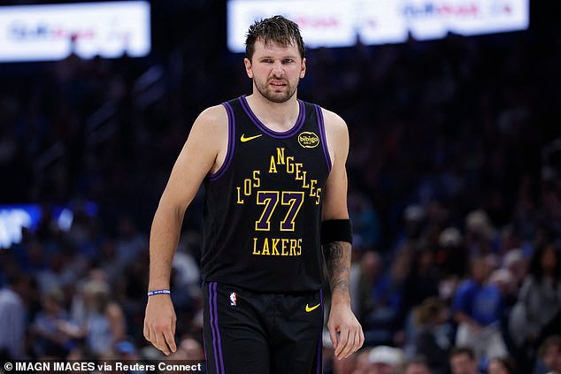 Luka Doncic está sufriendo un nuevo golpe ya que la estrella de los Lakers se queda de baja toda la temporada por una grave lesión sufrida en una amarga batalla legal con su ex prometida