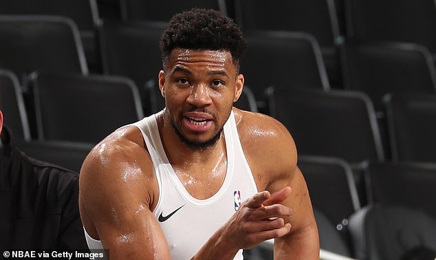 La estrella de la NBA, Giannis Antetokounmpo, está dando un giro sorprendente contra su propio equipo en medio de la investigación de la liga sobre los Bucks.