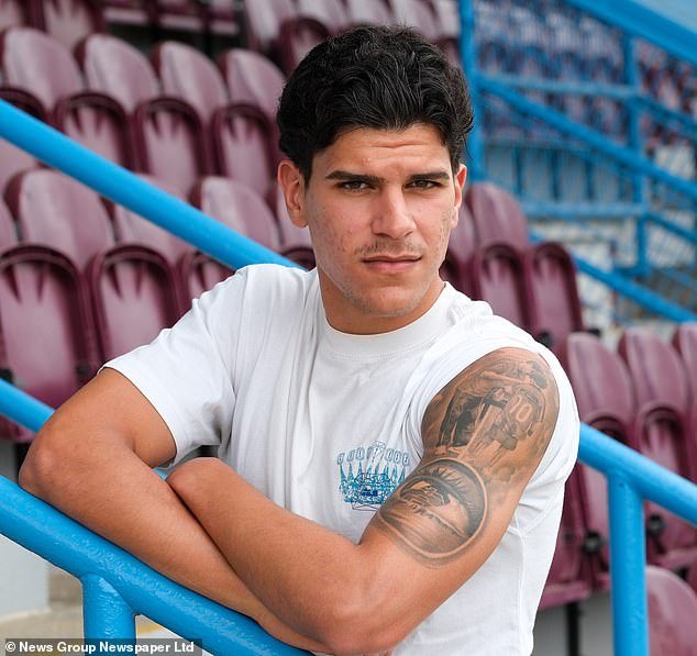 La estrella del West Ham, Matheus Fernandes, revela la historia detrás de su inusual tatuaje y su desastroso intento de jugar al golf.