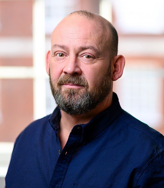 “No es necesario ir al espacio para comprender la naturaleza cósmica de la historia de la Pascua; basta con mirar en su jardín”, dice el REV GILES FRASER.