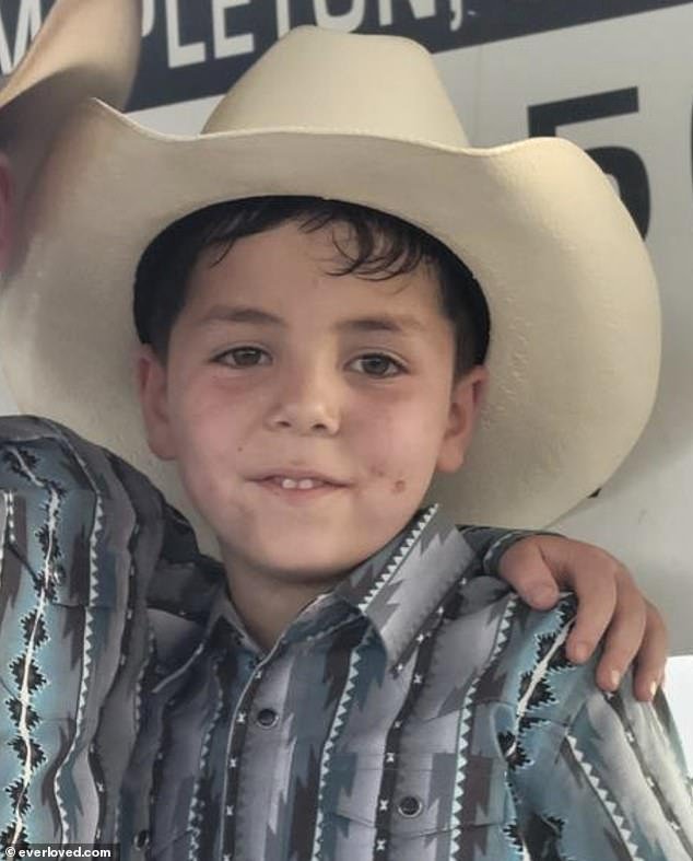 El querido niño de 9 años muere después de ser “herido de muerte” mientras conducía un vehículo todo terreno por una “colina modesta” con su padre