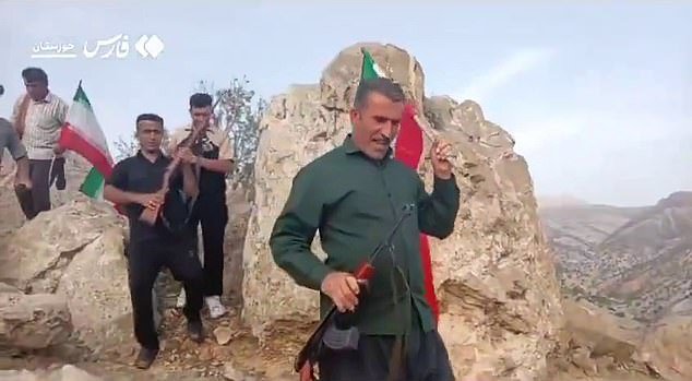 Cómo el entrenamiento sigiloso de élite para un aviador estadounidense atrapado detrás de las líneas enemigas ayudará a evadir a los cazarrecompensas iraníes… pero también podría complicar su rescate