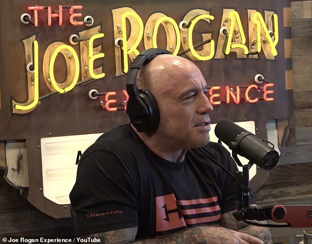 Joe Rogan es acusado de “mentir” sobre el asesinato de Charlie Kirk… pero él insiste en que simplemente cometió un error honesto
